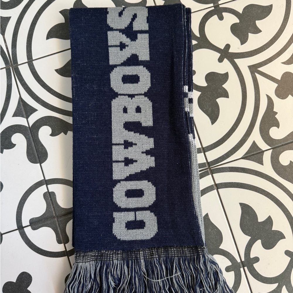 Dallas Cowboys Forever Collectibles Navy and Gray Scarf New without tags